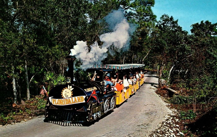 Floridaland - Vintage Postcard (newer photo)